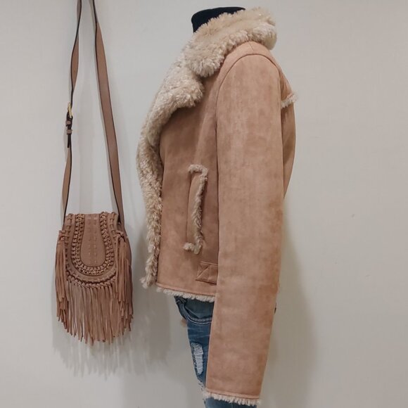 💋STUNNING!💋CHIC ATTITUDE Shearling Suede Cropped Double-Breasted Coat in Camel - Picture 9 of 16